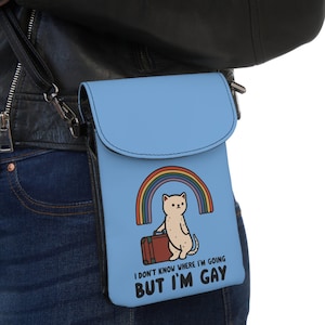 Elegante billetera para teléfono LGBTQ con meme de gato: tarjetero compacto de piel sintética con correa ajustable, disponible en varios colores.