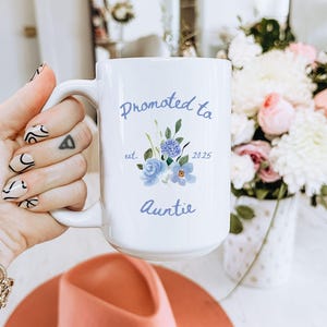 Promoted to Aunt Mug Gift Personalized New Auntie Gift for Pregnancy Announcement Custom Aunt Mug for Birthday Aunt Baby Reveal Sister Gift