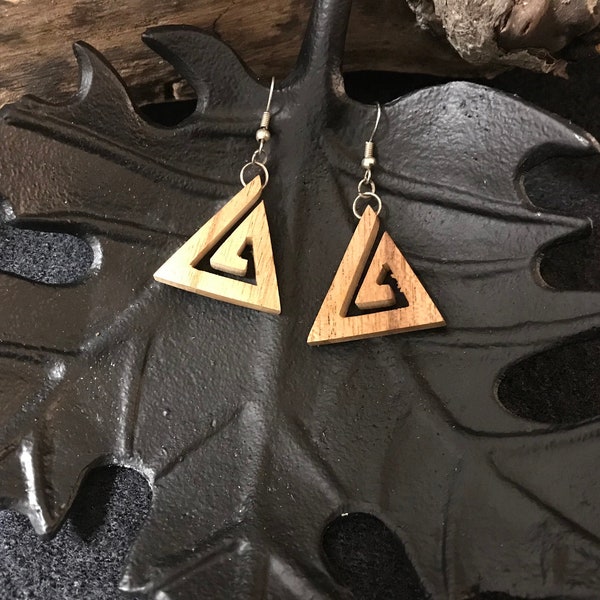 Artisanal natural wood earrings “pure Spiral triangle” cut out, original natural geometric earrings