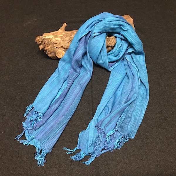 Echarpe longue et large en coton bleu rayé, foulard ethnique décontracté en coton soyeux avec pompons, cheiche bleue rayé