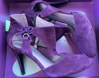 B Makowsky: Purple Heels