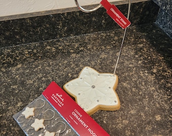 2021 Hallmark Cookie Ornament Stand with matching Ornament hooks