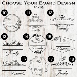 Op de afbeelding: Een selectie van 18 verschillende ontwerpen voor een gepersonaliseerd snijplank. Elk ontwerp heeft een unieke combinatie van tekst, bloemelementen en decoratieve versieringen. De tekst bevat "The Family" en een lege ruimte voor een aangepaste naam.