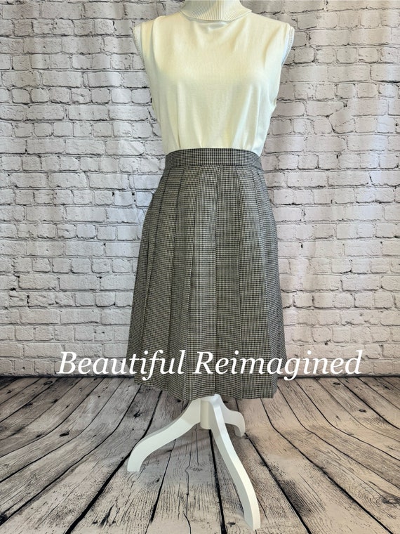 Navy pleated skirt hot sale 90s