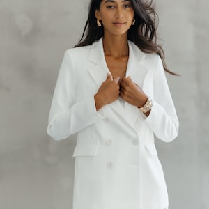Two piece wedding guest pantsuit. Matching set with blazer and pants. White palazzo pants suit.  Bridal suit. 2-piece women&#39;s white suit