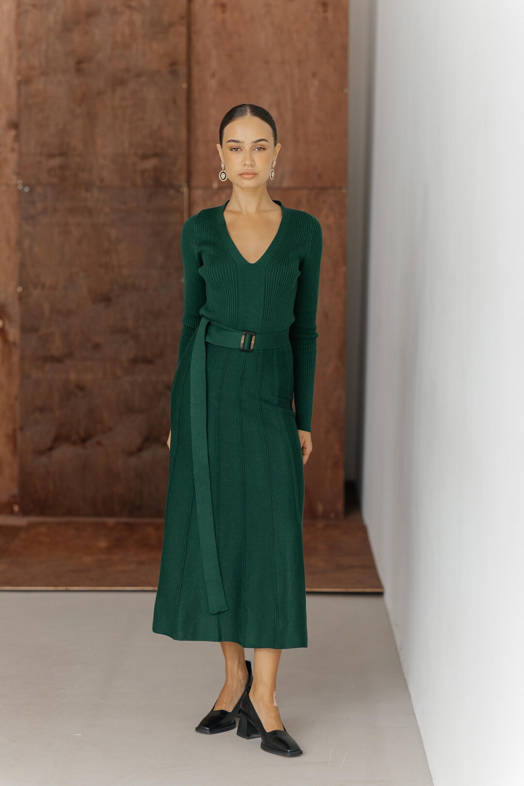 Emerald Green V-neck Sweater Dress. Dark Green Knitted Dress. Cotton knit dress midi. Winter dress
