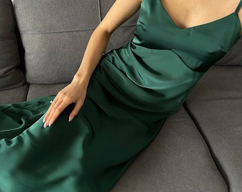 Emerald green silk slip dress with V-neck maxi length. Satin slip dress A-line. Sleeveless silk dress for occasions. Strapy silk women dress