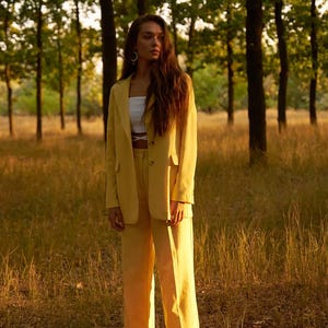 2-piece Light yellow Linen pantsuit. Natural linen suit set. Sunny yellow linen suit. Women&#39;s summer pantsuit. Wedding guest&#39;s linen suit.