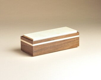 Walnut with maple lid