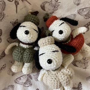 Gehaakte pompoen beagle-sleutelhanger, cartoon puppy puppy herfst Halloween-sleutelhanger (op bestelling gemaakt)