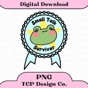 以下が含まれることがあります： 「Small Talk Survivor」と書かれたメダルをつけた青と黄色の漫画のカエル。