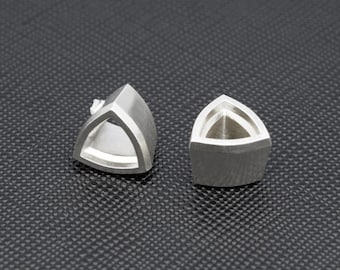 7mm Trillion Bezel Setting: Recycled Sterling Silver or Gold Collet