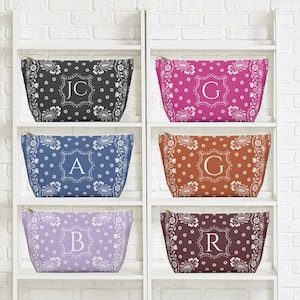 Benutzerdefinierte Bandana Make-up Tasche, personalisierte Kulturbeutel, Monogramm Kosmetiktasche, Reiseveranstalter, Tech Koffer, westliches Geschenk