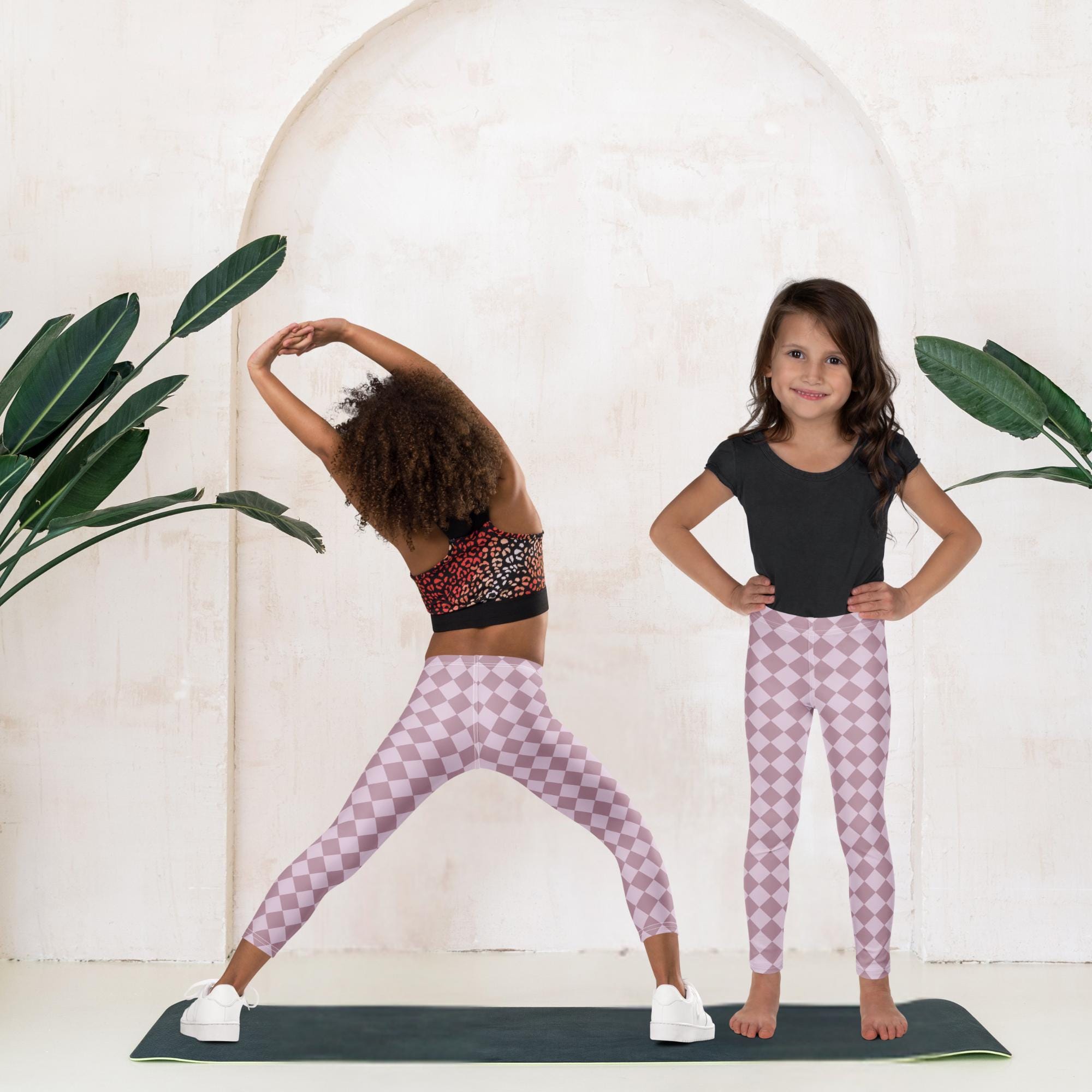 Handgemaakte Onderkleding voor Meisjes | Broekjes, Leggings & Meer | Tessliva Handgemaakte Onderkleding voor Meisjes | Broekjes, Leggings & Meer | Tessliva