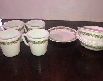 Vintage Pyrex Green Design Coffee Cups /Mugs (4) Bowls (4), 1 Plate