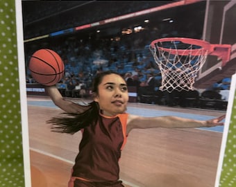 Carte d'anniversaire personnelle avec photo de basket-ball pour femme. Personnalisé à votre anniversaire. Cadeau d'anniversaire personnalisé fait main unique pour fille.