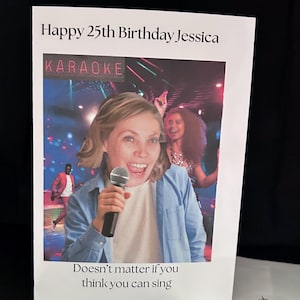 Personalisierte Karaoke Foto Geburtstagskarte. Individuell an dein Geburtstagskind. Lustige Karaokekarte. Personalisiertes einzigartiges Geschenk für Männer oder Frauen zum 21.
