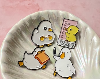 Charming Duck Enamel Pin - Must-Have for Duck Lovers! Perfect Gift for Her Duck Lovers Goose Lapel Pin Collection Cute Duck Badge Collar Pin