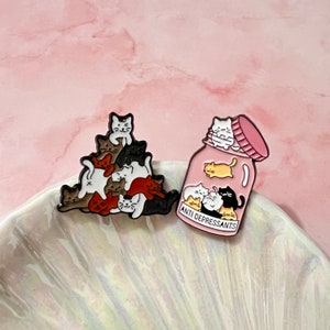 Ensemble d'épinglettes chat joyeux - Cadeaux parfaits pour les amateurs de chats Épinglettes en émail pour chats noirs mignons antidépresseurs Épinglettes de collier pour amoureux des chats jaunes et blancs
