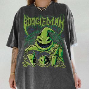 ヴィンテージ ブギーマン グラフィック ハロウィン T シャツ - 不気味なオーバーサイズ シャツ、ヴィンテージ ホラー デザイン、ハロウィン ストリートウェア、ファンへのゴス スタイル ギフト