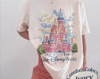 Camiseta Comfort Colors del 25.º aniversario del Castillo de Disney, Fuegos artificiales y celebración, Inspirada en Magic Kingdom, Camiseta de Disneyworld, Castillo para mujer