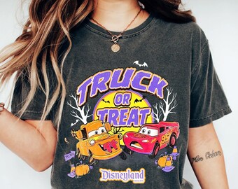 Truck or Treat Halloween-tröja - Vintage Disney Cars-inspirerad t-shirt - Spöklik säsong-grafikt-tröja för Halloween-älskare - Rolig och festlig stil