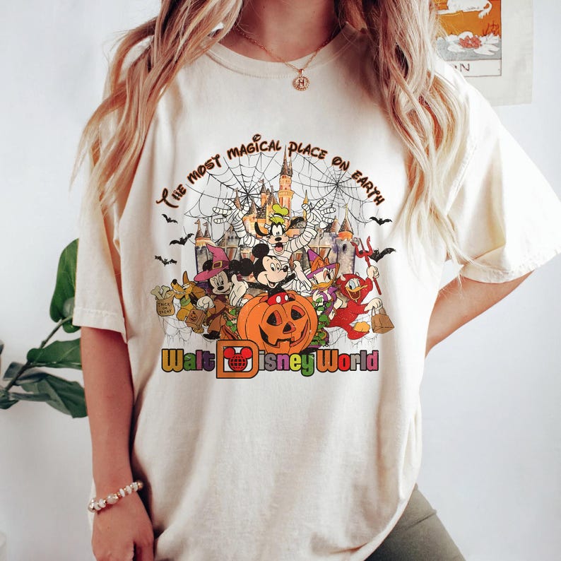Retro Walt Disney World Halloween-tröja, Musse Pigg och vän Halloween-tröja, Disney World Halloween-tröja, Disney Family Halloween-tröja Sand/Ivory/Natural