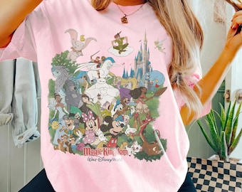 Camiseta vintage de Magic Kingdom de Disney World, camiseta retro del castillo de Mickey y sus amigos, camiseta de vacaciones familiares de Disney 2026, camiseta con estampado de dibujos animados clásicos.