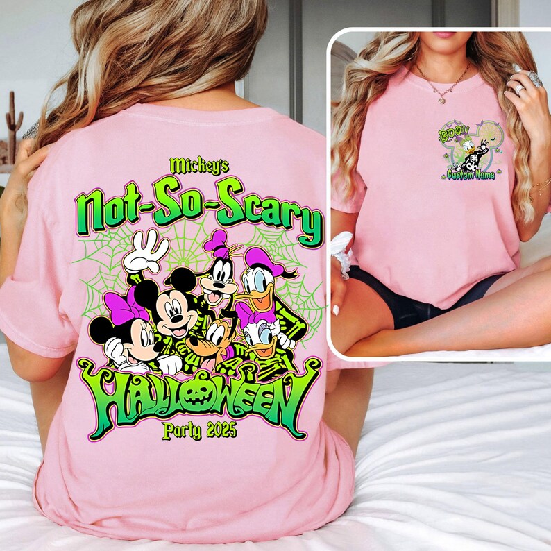 Custom alle karakter Halloween-feest 2025 shirt, retro Mickey's niet zo eng shirt, Disney Halloween-shirt, Halloween Disney familie-uitje T-shirt LightPink/Blossom