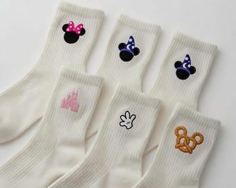 Calcetines bordados personalizados con iconos mágicos, calcetines del Reino Mágico, calcetines de ratón a juego personalizados, conjunto para viaje de chicas