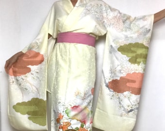 Pale Yellow Furisode | Embroidered Wedding Kimono | Long Sleeve | Japanese Vintage Robe | Floral Japan Dress | Size L | VIDEO