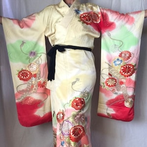 Robe japonaise à manches longues kimono Furisode, robe de mariée jaune beurre en soie pour femmes | Taille L | VIDÉO