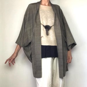 Stylish Men’s Silk Haori Kimono Jacket | Size M | EXCELLENT Vintage Japanese Robe | Black and Tan | VIDEO