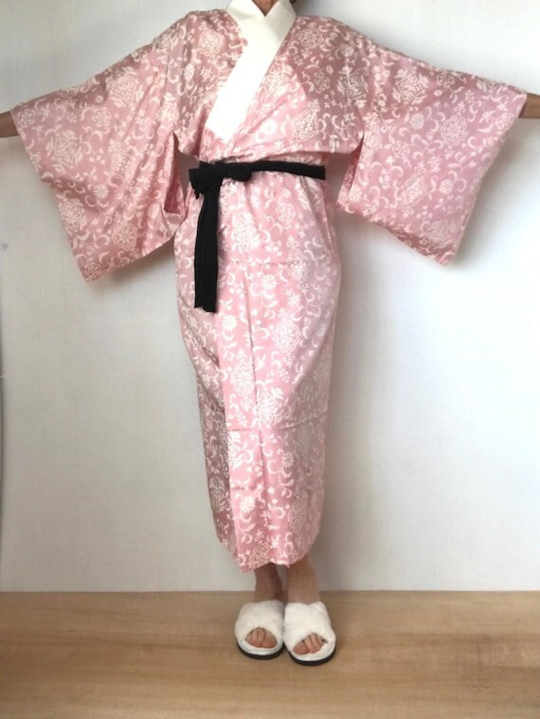 アンティーク長襦袢 / Antique Kimono undergarment This is called a NAGAJUBAN(長襦袢), a lighter piece
