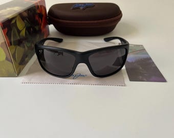 Maui Jim Southern Cross Polarized Sunglasses Black Frame Grey  Lenses Wrap Sport Eyewear Lifestyle Fashion Luxury Shades