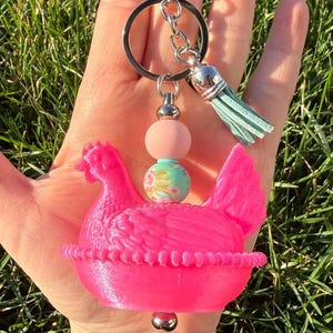 3D Print Hen-on-Nest Beaded Keychain – Silver Hardware Chicken Bag Charm, Cottagecore Gift