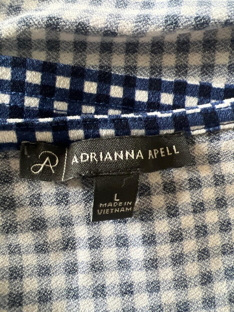 Adrianna Papell Blue & White Check Ruffle Short Sleeve Blouse Size L imagem 2