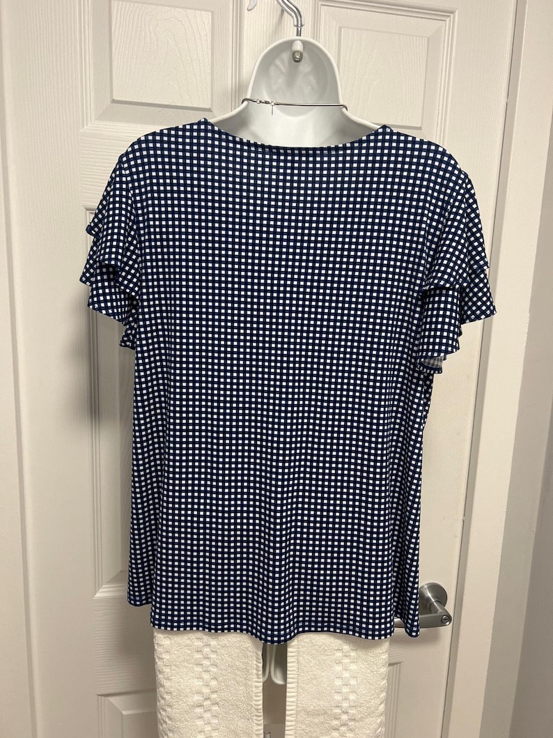 Adrianna Papell Blue & White Check Ruffle Short Sleeve Blouse Size L imagem 10