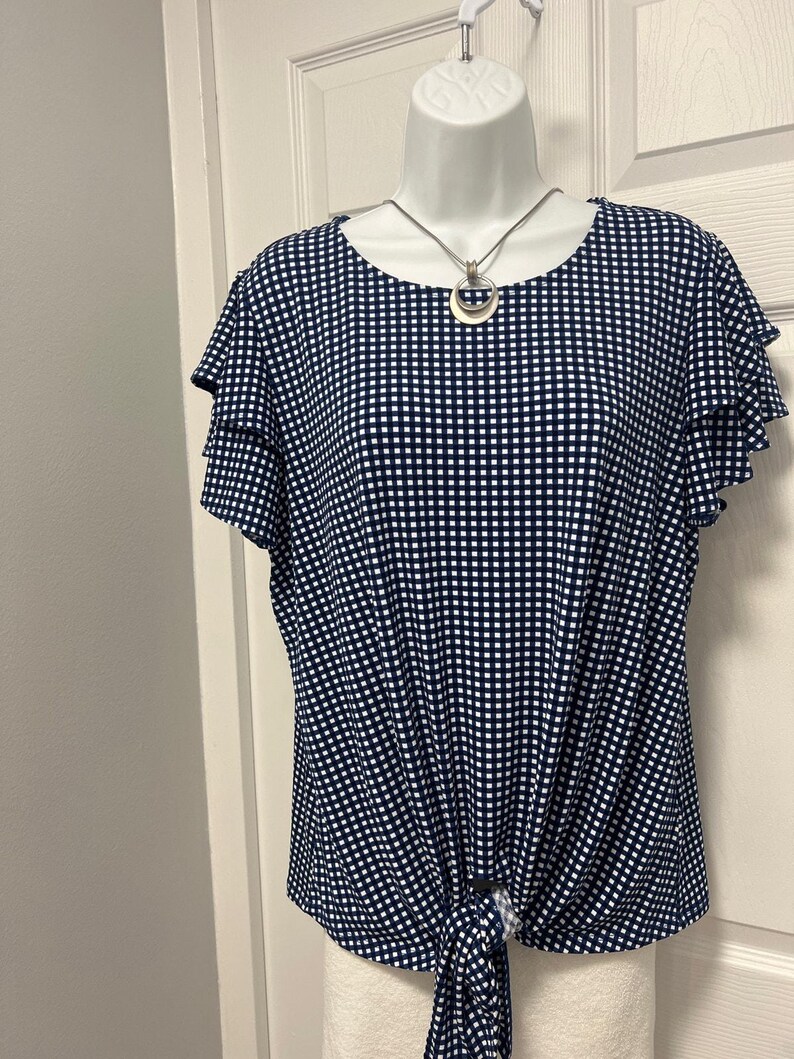 Adrianna Papell Blue & White Check Ruffle Short Sleeve Blouse Size L imagem 5
