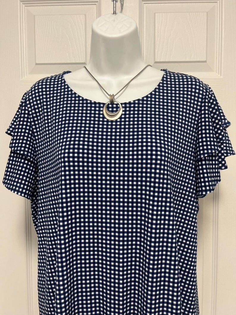 Adrianna Papell Blue & White Check Ruffle Short Sleeve Blouse Size L imagem 7