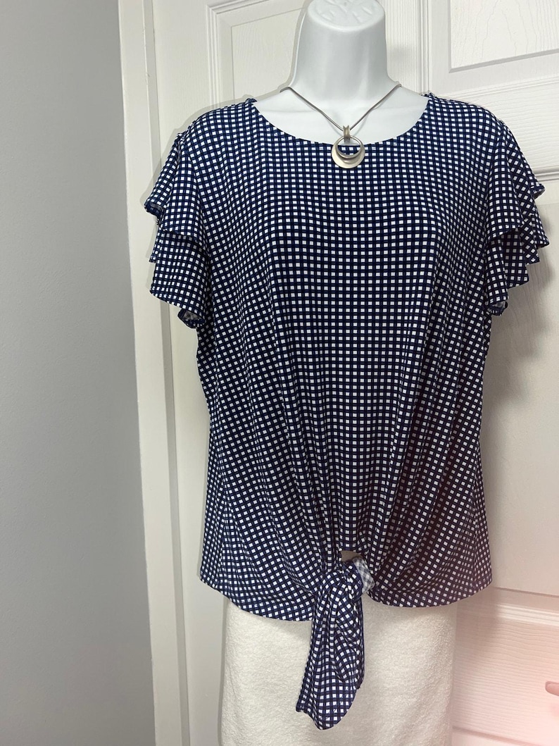 Adrianna Papell Blue & White Check Ruffle Short Sleeve Blouse Size L imagem 4