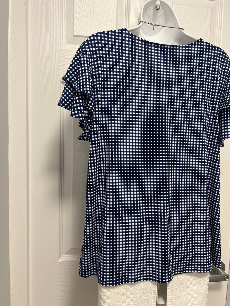 Adrianna Papell Blue & White Check Ruffle Short Sleeve Blouse Size L imagem 8