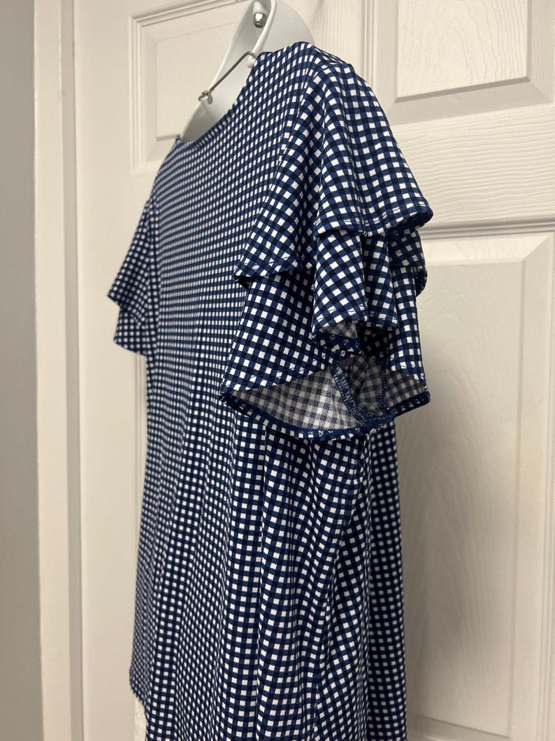 Adrianna Papell Blue & White Check Ruffle Short Sleeve Blouse Size L imagem 9