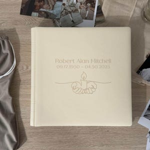 Album fotografico commemorativo con testo personalizzato. Album classico con pagine nere o crema e carta da lucido. Libro personalizzato, ricordo funebre.
