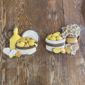 Vintage 80s Syroco Homco Set 2 Wall Plaques Kitchen Decor Fruit Flowers