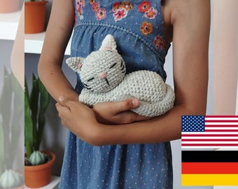 Sleeping Cat Crochet Pattern – Amigurumi Cat Pattern Cute Sleeping Kitty PDF, Low Sew Easy Beginner Crochet (Available in English & German)