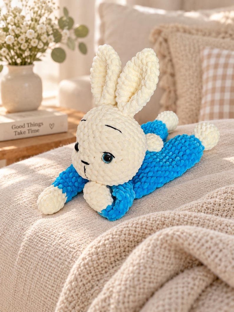 Virkmönster till Bluebell Bunny Lovey, platt plyschkanin, amigurumi PDF, enkelt digitalt plyschmönster, amerikanska termer, självsäker nybörjare bild 3
