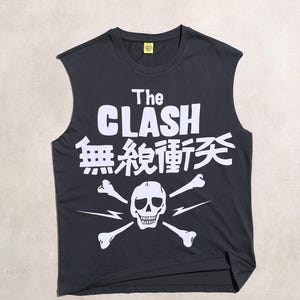 The Clash Vintage mouwloos T-shirt: Japanse afbeelding Skull Crossbones