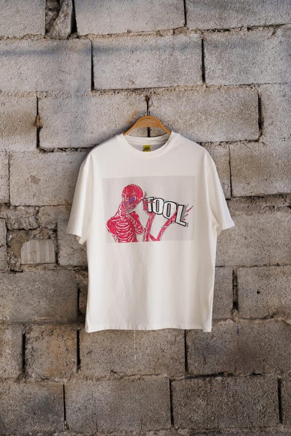 TOOL LOS ANGELES CALIFORNIA バンドTシャツ L相当 TOOL LOS ANGELES CALIFORNIA バンドTシャツ L相当 - メルカリ