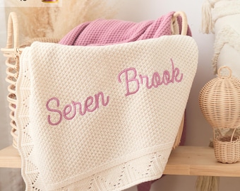 Manta de bebé tejida personalizada con nombre bordado. Manta de algodón suave personalizada para niñas. Ideal para baby shower o regalo de primer cumpleaños.